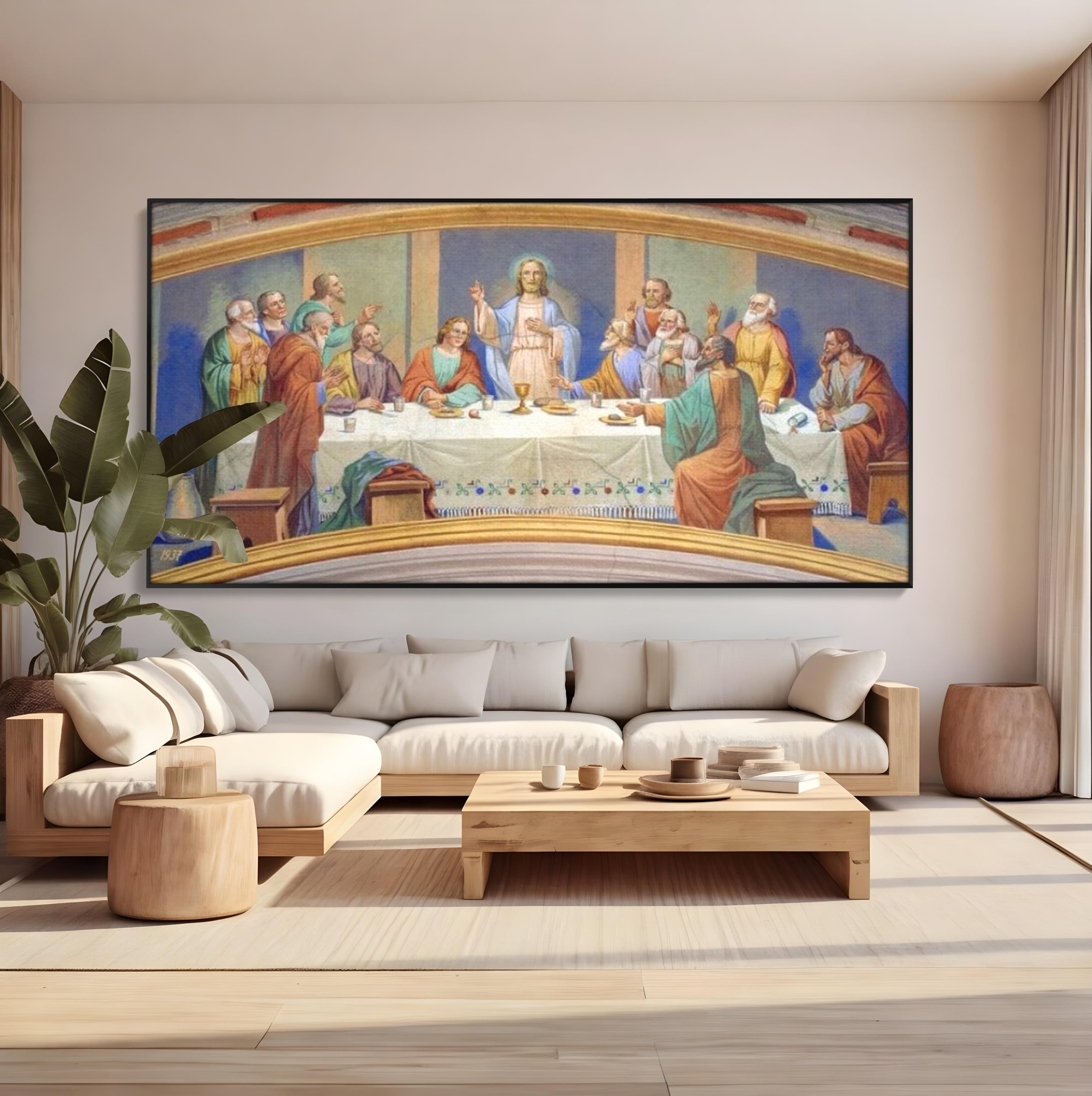 Tablou canvas cu pictura cina cea de taina, in rama de aluminiu negru, pe perete intr-un living